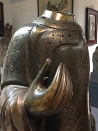 Een paar grote Chinese bronzen figuren voor de Vietnamese markt, 19e eeuw