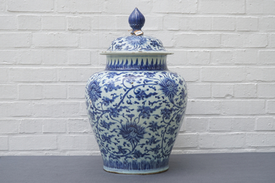 A tall Chinese blue and white 'lotus scroll' vase and cover, Kangxi