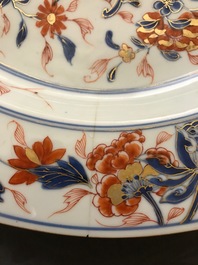 A large Chinese Imari style charger with floral design, Kangxi