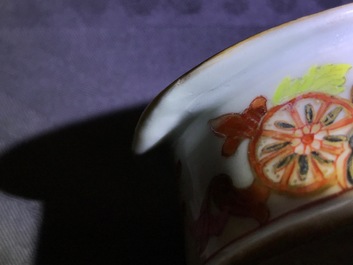 Un saleron en porcelaine de Chine famille rose &agrave; d&eacute;cor 'feuilles de tabac', Qianlong