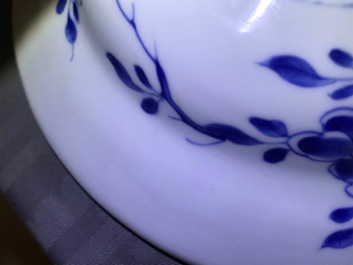 Un plat &agrave; barbes en porcelaine de Chine rose-Imari aux armes de Z&eacute;lande, Kangxi/Yongzheng