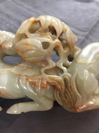 A Chinese celadon and russet jade 'rams' group, 18/19th C.