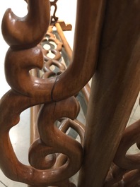 Deux barres portantes en bois sculpt&eacute;, Chine, 20&egrave;me