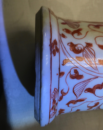 Een vijfdelig Chinees 'melk en bloed' kaststel met feniksen, Kangxi