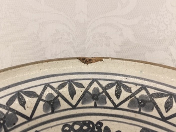 Deux assiettes et un bol en porcelaine de Vietnam bleu et blanc, 16&egrave;me et apr&egrave;s