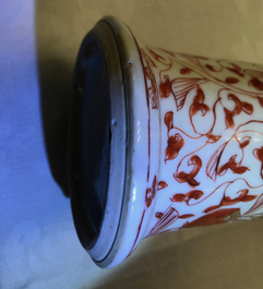 Een vijfdelig Chinees 'melk en bloed' kaststel met feniksen, Kangxi