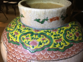 Deux vases en porcelaine de Chine dit &quot;de Nankin&quot;, 19&egrave;me