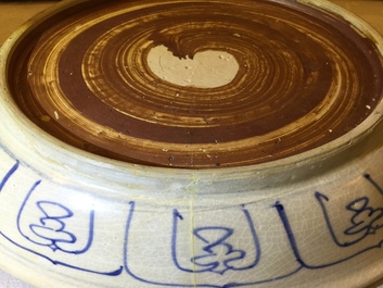 Deux assiettes et un bol en porcelaine de Vietnam bleu et blanc, 16&egrave;me et apr&egrave;s