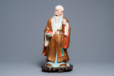 Une grande figure de Shou Lao en porcelaine de Chine famille rose, R&eacute;publique, 20&egrave;me