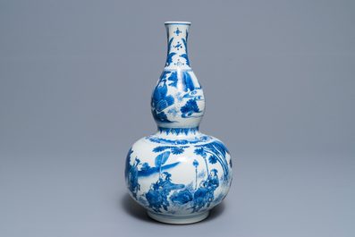 A Chinese blue and white double gourd vase, Transitional period