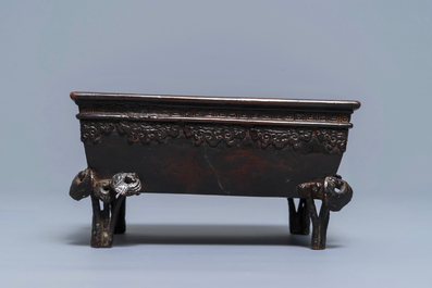A rectangular Chinese bronze incense burner with lingzhi, 17/18th C.