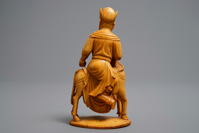 A Chinese carved ivory figure of Guandi on horseback, 18/19th C.