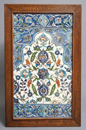 Een Iznik-stijl tegeltableau, Kutahya, Turkije, 19/20e eeuw