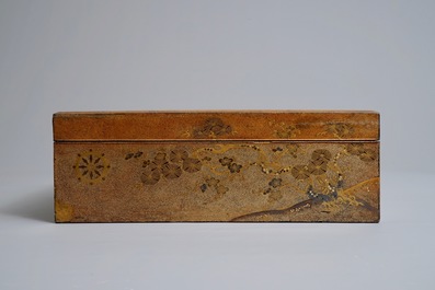 Un suzuribako en laque &agrave; d&eacute;cor d'un pin, Japon, Edo ou Meiji, 18/19&egrave;me