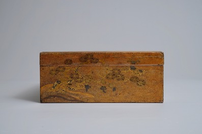 Un suzuribako en laque &agrave; d&eacute;cor d'un pin, Japon, Edo ou Meiji, 18/19&egrave;me