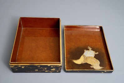 Een grote Japanse lakwerk 'suzuribako' schrijfkist met prunusdecor, Edo of Meiji, 18/19e eeuw