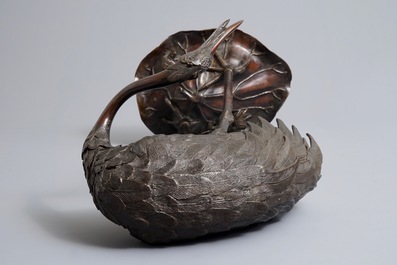 Un grand mod&egrave;le d'une grue en bronze, Japon, Edo/Meiji, 18/19&egrave;me