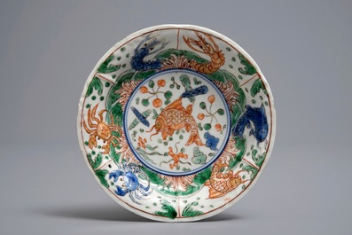 A Chinese famille verte tea caddy and cover, a moulded plate and two small vases, Kangxi