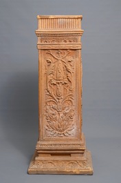 Een neoclassicistische terracotta zuil, Itali&euml;, eind 19e eeuw