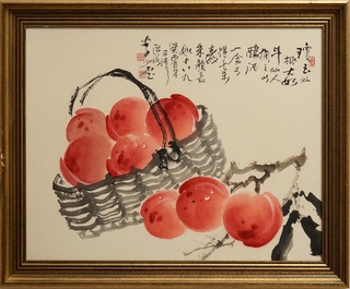 Li Shaotang: Un panier de p&ecirc;ches, encre et couleur sur papier, dat&eacute; 1993