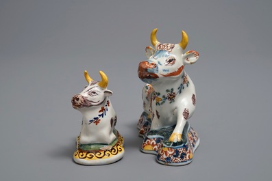 Deux vaches en fa&iuml;ence polychrome de Delft, 18&egrave;me