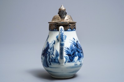 Een Chinese blauwwitte kan met decor naar Cornelis Pronk, 'De parasoldames', Qianlong