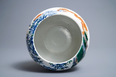 Un bol en porcelaine de Chine doucai, marque de Qianlong, R&eacute;publique, 20&egrave;me