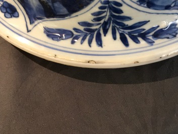 Un grand vase couvert en porcelaine de Chine bleu et blanc, Kangxi