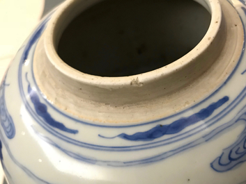 Un pot &agrave; gingembre en porcelaine de Chine bleu et blanc aux gar&ccedil;ons jouants, Kangxi