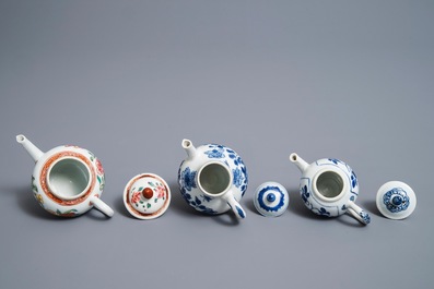 Trois th&eacute;i&egrave;res couvertes en porcelaine de Chine famille rose et bleu et blanc, Kangxi et Qianlong