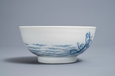 Un bol en porcelaine de Chine bleu et blanc &agrave; d&eacute;cor mythologique de Neptune, Qianlong
