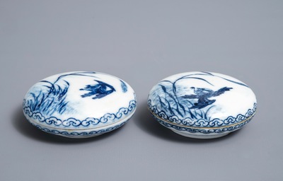 Een paar Chinese blauwwitte dekseldoosjes voor zegelwas, Republiek, 20e eeuw