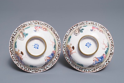 A pair of fine Chinese Canton enamel bowls and covers, Yongzheng/Qianlong