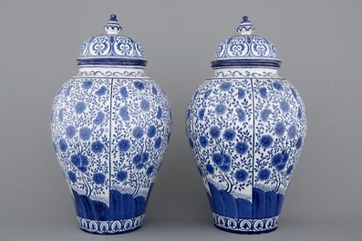 Une paire de grands vases couverts en fa&iuml;ence de Bruxelles en bleu et blanc, sign&eacute;s et dat&eacute;s 1861