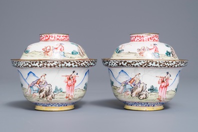 A pair of fine Chinese Canton enamel bowls and covers, Yongzheng/Qianlong