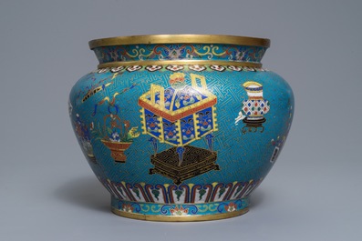A Chinese cloisonn&eacute; '100 antiquities' jardini&egrave;re on gilt bronze foot, 18/19th C.