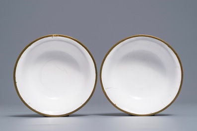 A pair of fine Chinese Canton enamel bowls and covers, Yongzheng/Qianlong