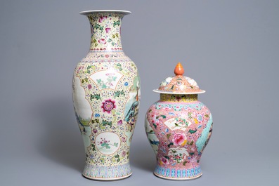 Twee Chinese famille rose vazen, Qianlong merk, Republiek, 20e eeuw