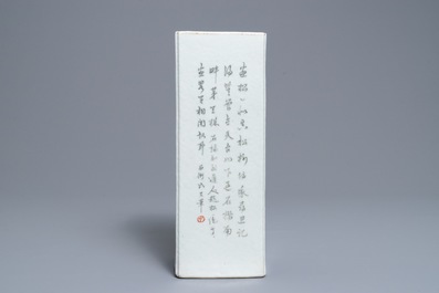 Un porte-chapeau en porcelaine de Chine qianjiang cai, sign&eacute; Xu Pingheng, 19&egrave;me