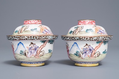 A pair of fine Chinese Canton enamel bowls and covers, Yongzheng/Qianlong