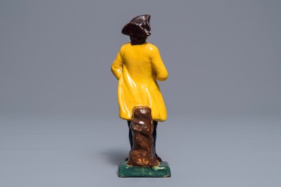 Een polychrome Delftse figuur van een edelman, ca. 1800
