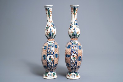 A pair of Dutch Delft cashmere palette bottle vases, 17/18th C.