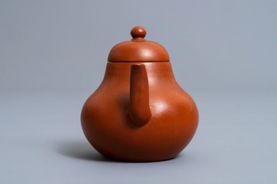 A Chinese Yixing stoneware teapot and cover, impressed and incised mark, 18/19th C.