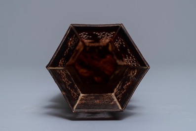 A hexagonal Chinese reticulated tortoise shell vase, 19th C.