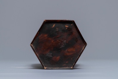 A hexagonal Chinese reticulated tortoise shell vase, 19th C.