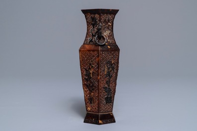 A hexagonal Chinese reticulated tortoise shell vase, 19th C.