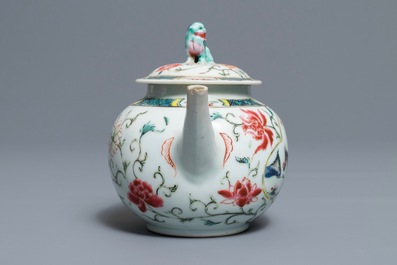 Une th&eacute;i&egrave;re couverte en porcelaine de Chine famille rose, Yongzheng/Qianlong