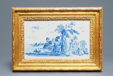 Een paar fijne blauwwitte Delftse plaquettes met romantische sc&egrave;nes, 18e eeuw