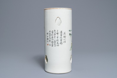 Un porte-chapeau en porcelaine de Chine qianjiang cai, sign&eacute; Xu Pingheng, 19&egrave;me