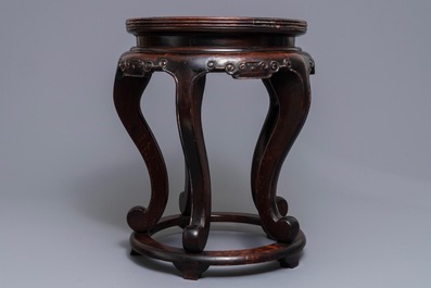 A Chinese famille rose plaque-topped wooden stand, 19/20th C.